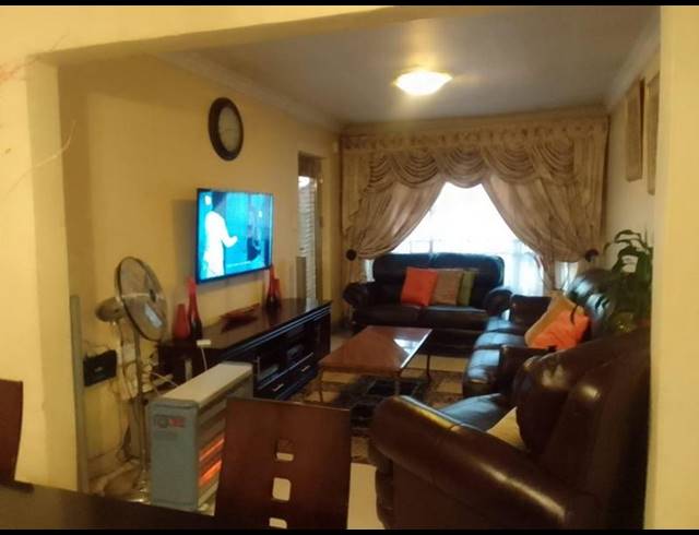 3 BEDROOM HOUSE FOR SALE IN PROTEA GLEN